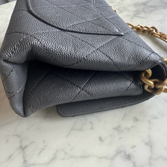 CHANEL Shoulder Bag Leather Grained Calfskin Gray with Gold Chain - Picture 15 of 16